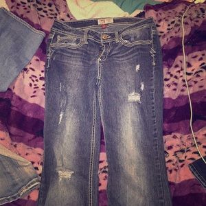 I’m selling ripped jeans